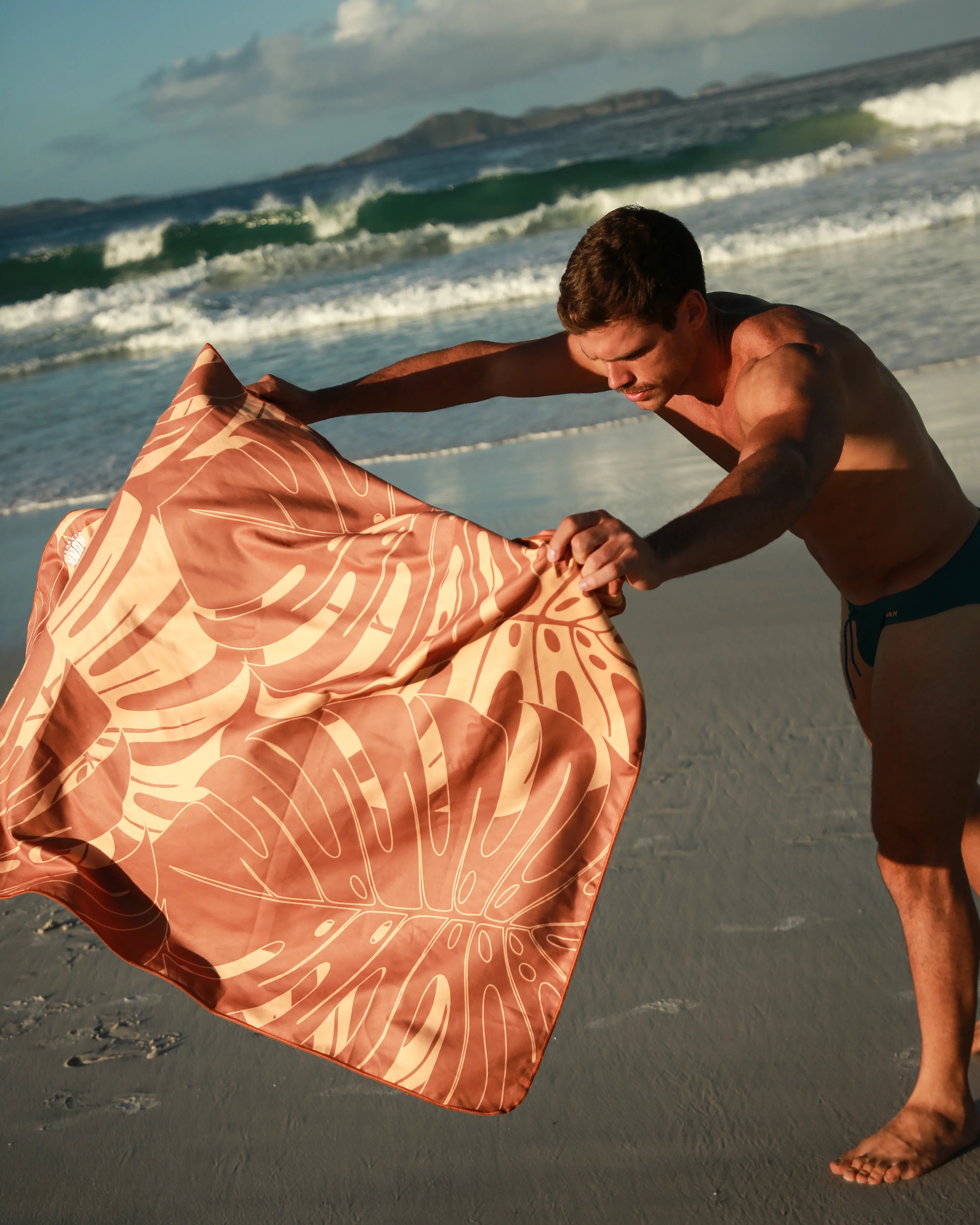 Sundazed Reversible Towel - HUNK Menswear